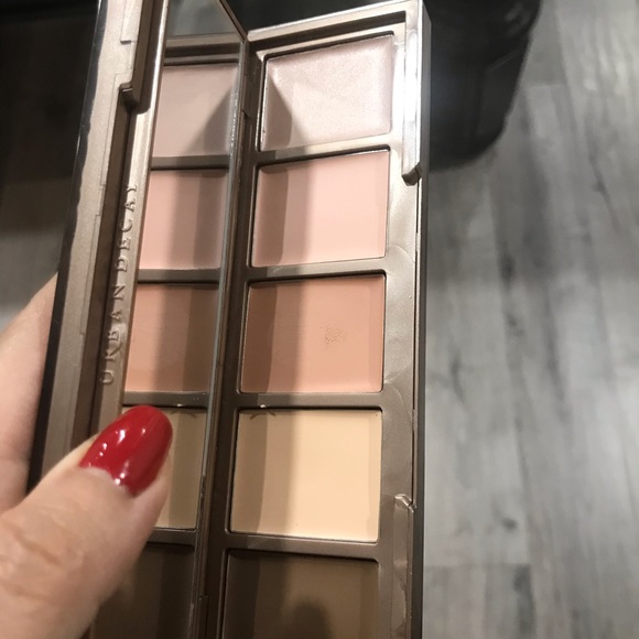 Brand new urban decay countour pallete - Picture 3 of 3